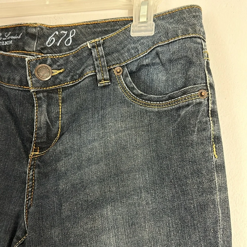 Limited 678 boot cut jeans size 8L